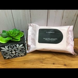 NEW! MAC COSMETICS Gently Off Wipes, 30 Sheets
